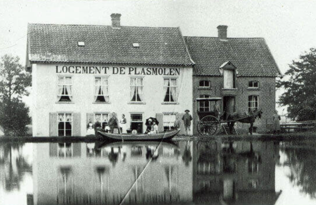 Afbeelding met buitenshuis, boom, water, hemel  Door AI gegenereerde inhoud is mogelijk onjuist.